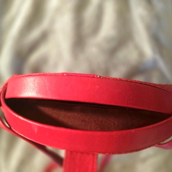 VINTAGE! Liz Claiborne Red Textured Shoulder Bag!Rare Find! Pull Open/Close - Picture 5 of 7